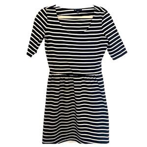 GAP women’s fit and flare navy blue with white stripes dress size S